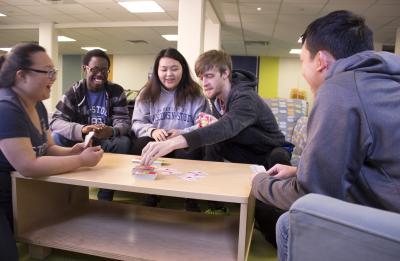 Resident Advisors playing uno